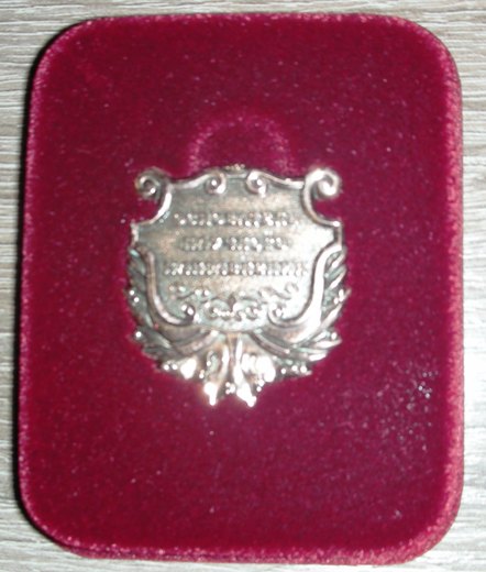 Honorary Laureate Badge and Diploma